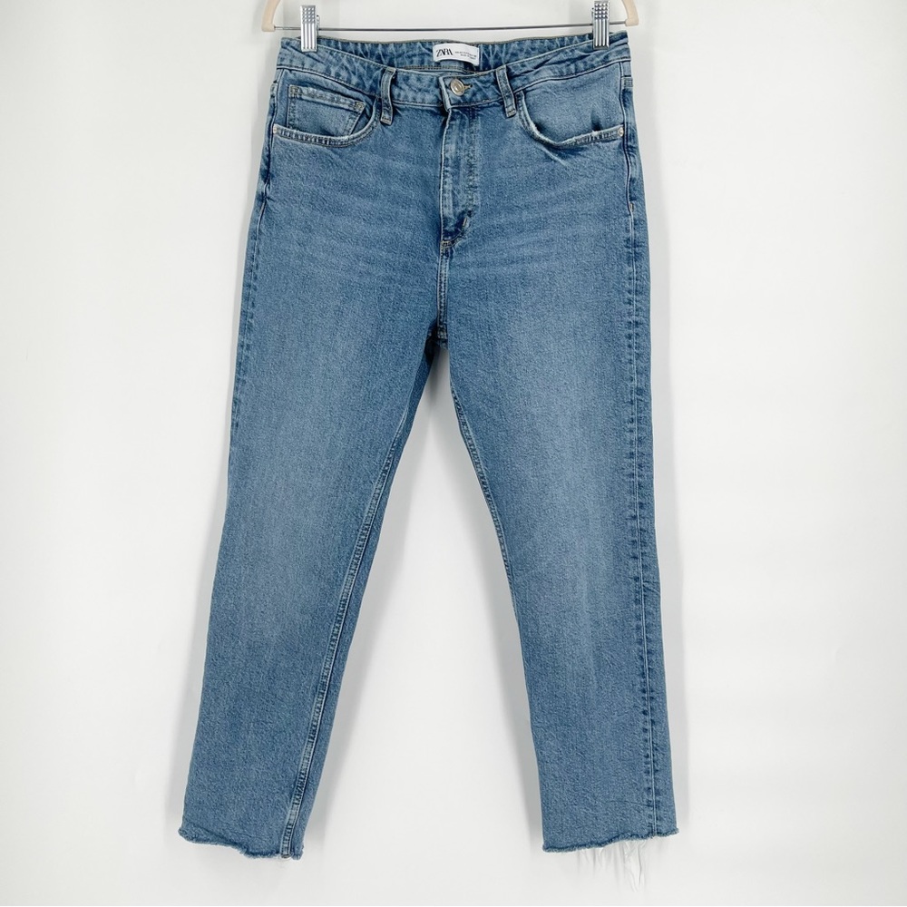 Zara Straight Leg Raw Hem Lighter Wash Jeans Women’s Size 10
